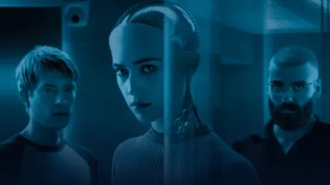 Из машины (Ex Machina, 2014)
